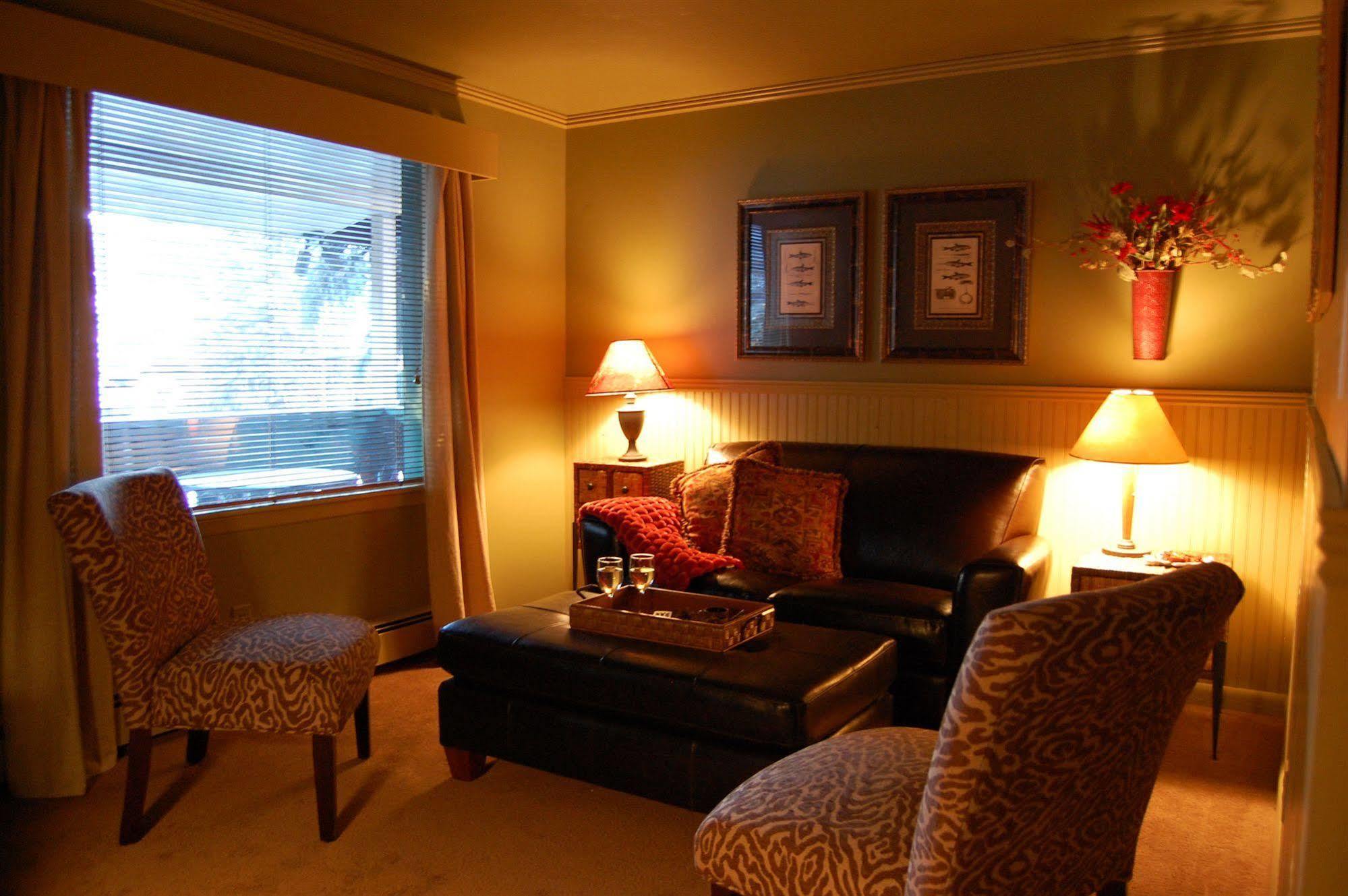 Highland Haven Creekside Inn إيفيرغرين الغرفة الصورة