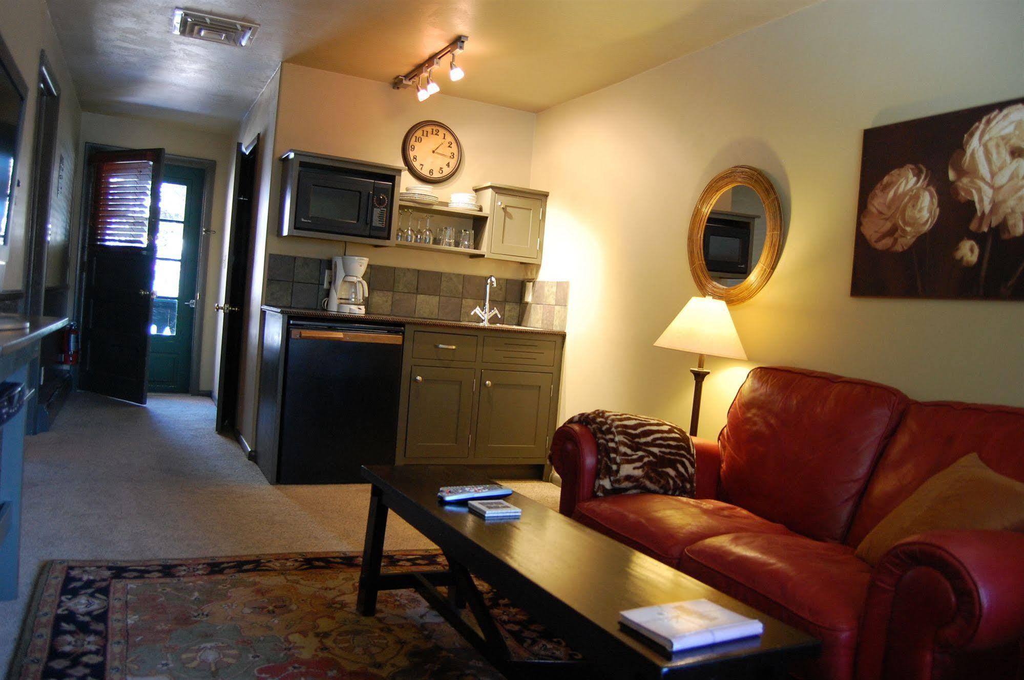 Highland Haven Creekside Inn إيفيرغرين المظهر الخارجي الصورة