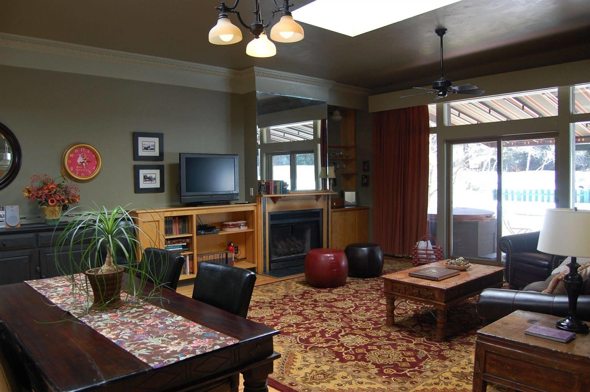 Highland Haven Creekside Inn إيفيرغرين المظهر الخارجي الصورة