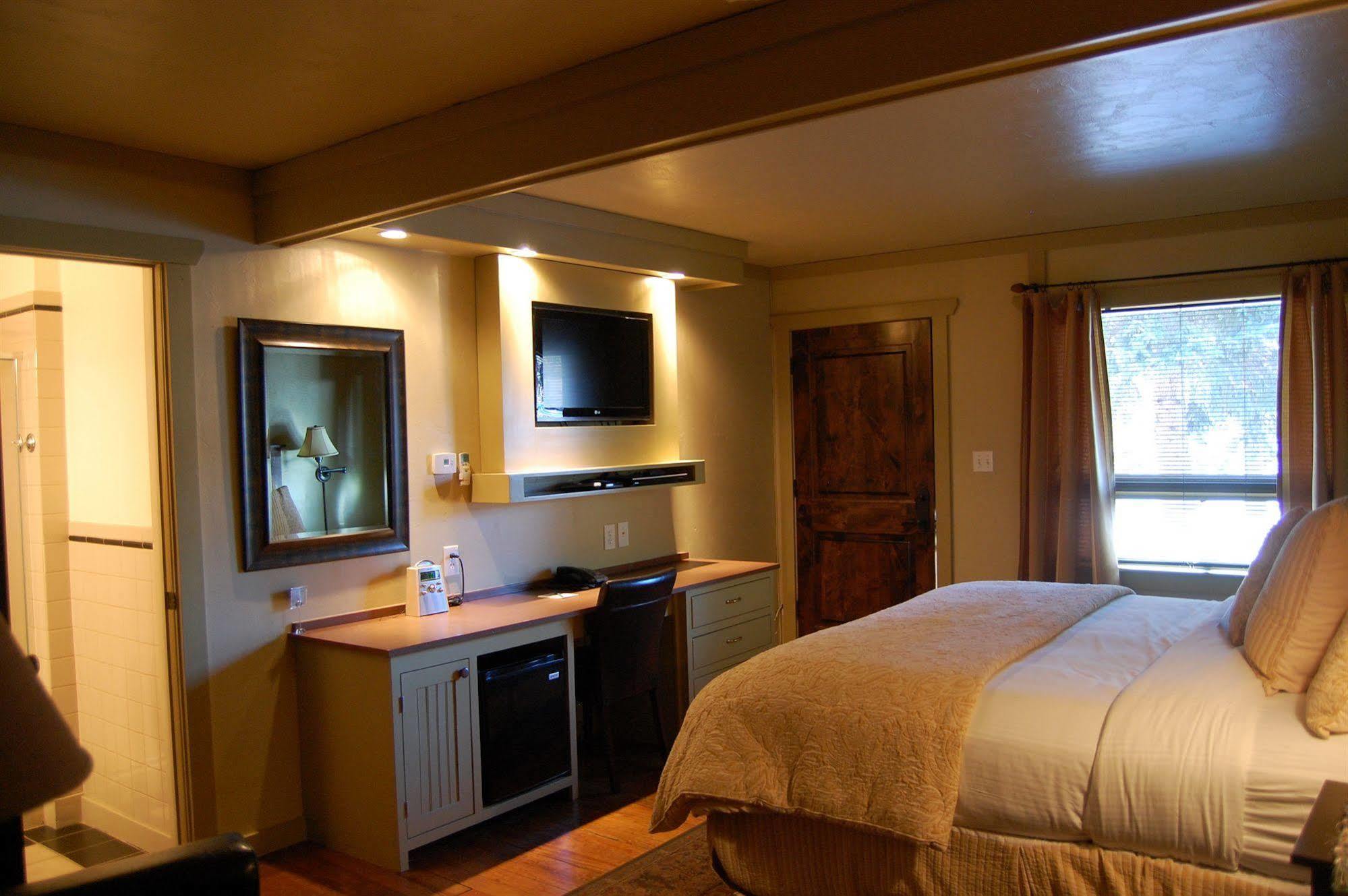 Highland Haven Creekside Inn إيفيرغرين المظهر الخارجي الصورة