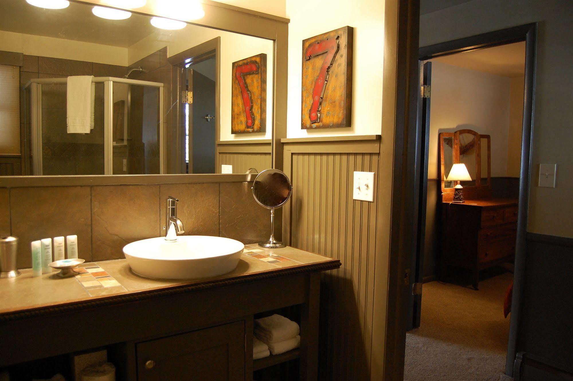 Highland Haven Creekside Inn إيفيرغرين المظهر الخارجي الصورة