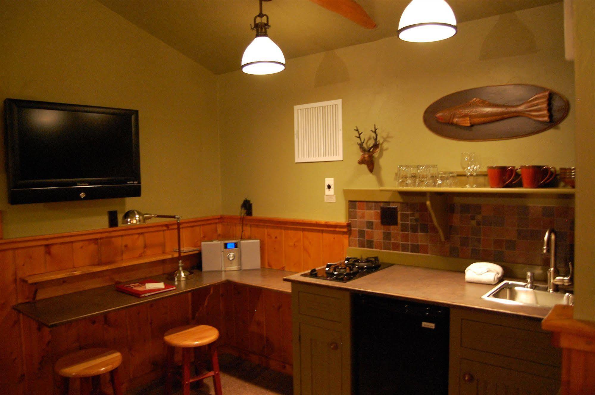 Highland Haven Creekside Inn إيفيرغرين المظهر الخارجي الصورة