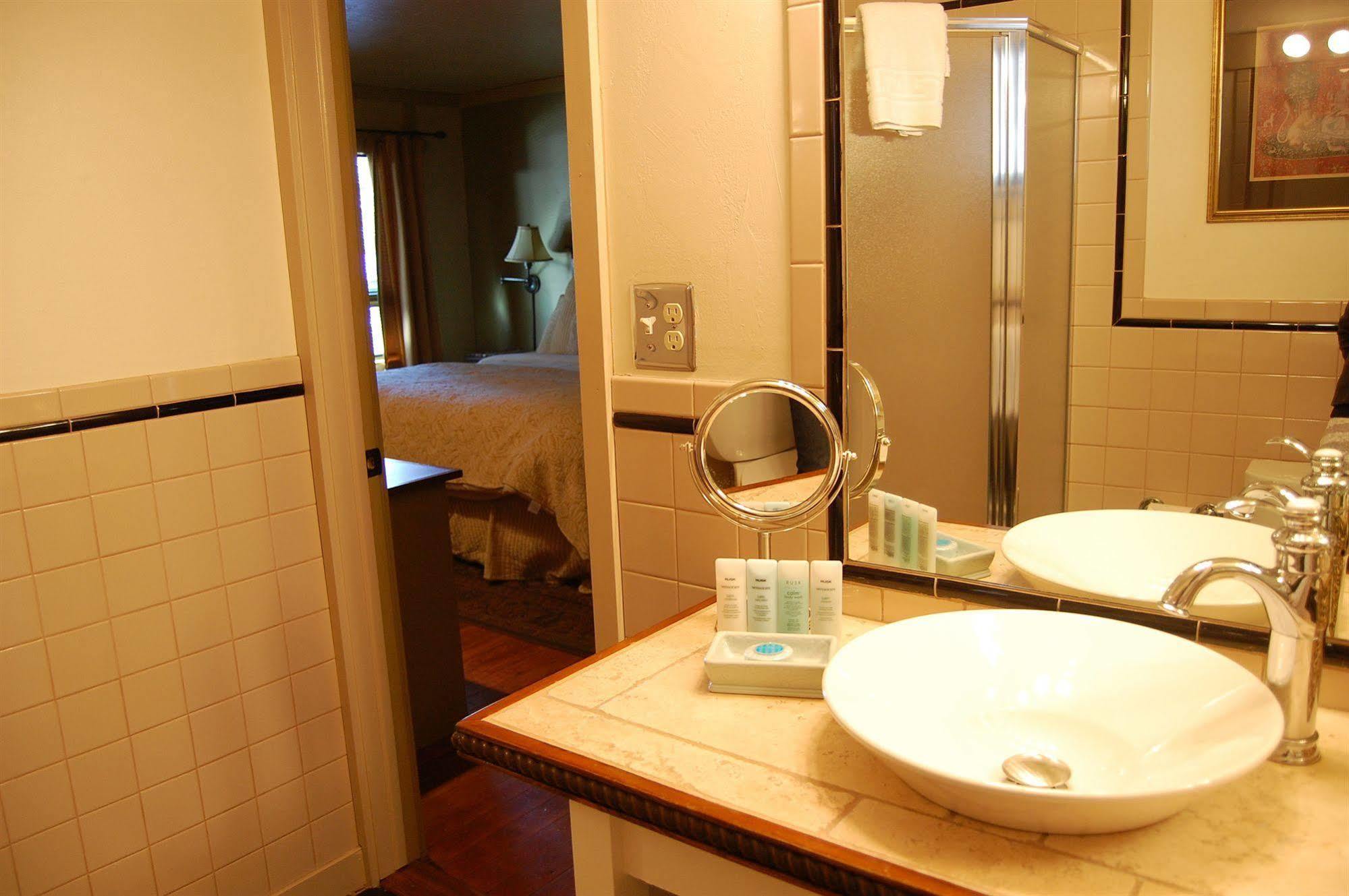 Highland Haven Creekside Inn إيفيرغرين المظهر الخارجي الصورة